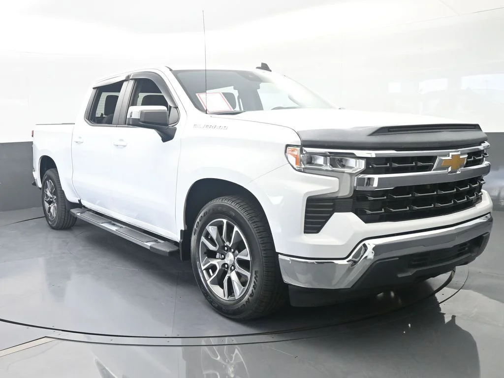 Used 2022 Summit White Chevrolet LT image 8