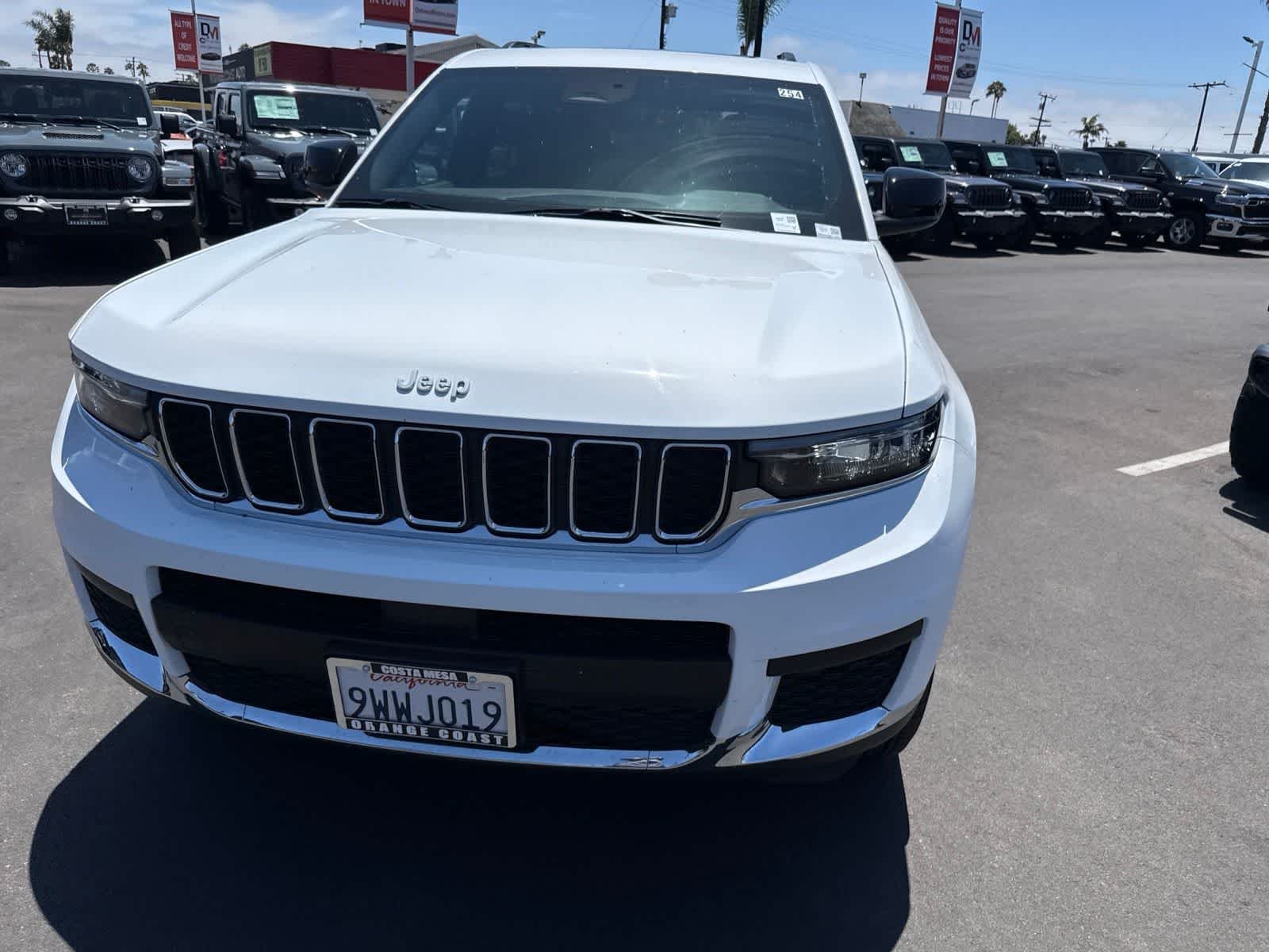 Used 2025 Bright White Clearcoat Jeep Laredo X image 3