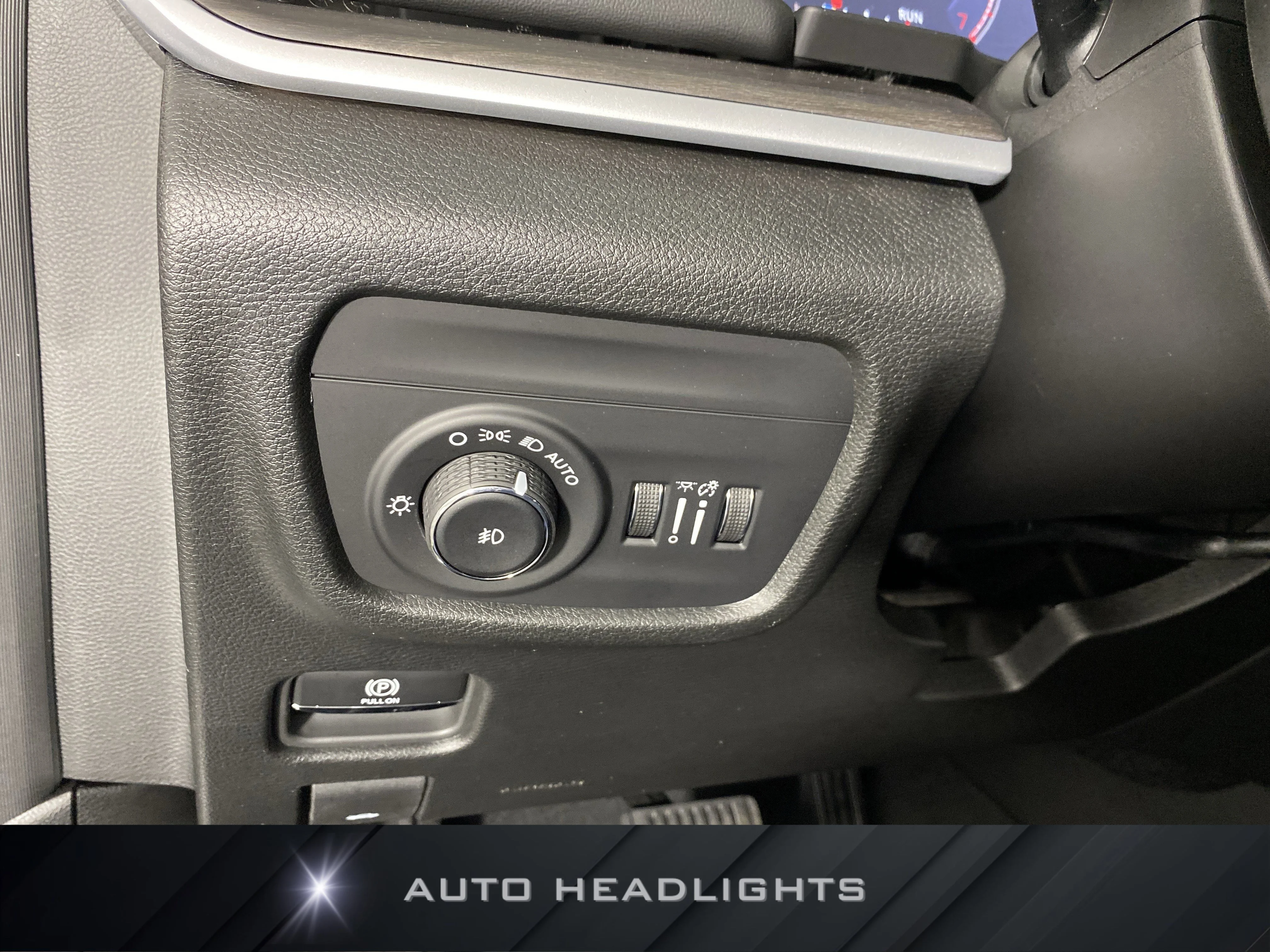 New 2026 Silver Zynith Exterior Paint Jeep Limited image 23