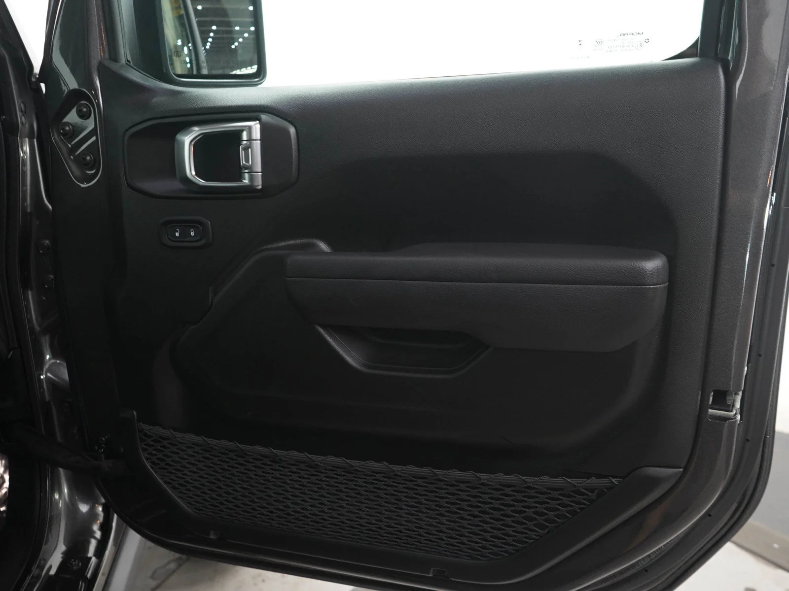 Used 2025 Granite Crystal Metallic Clearcoat Jeep Rubicon 4xe image 9