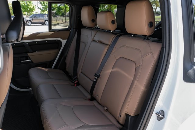 New 2026 Fuji White Land Rover X-Dynamic SE image 44