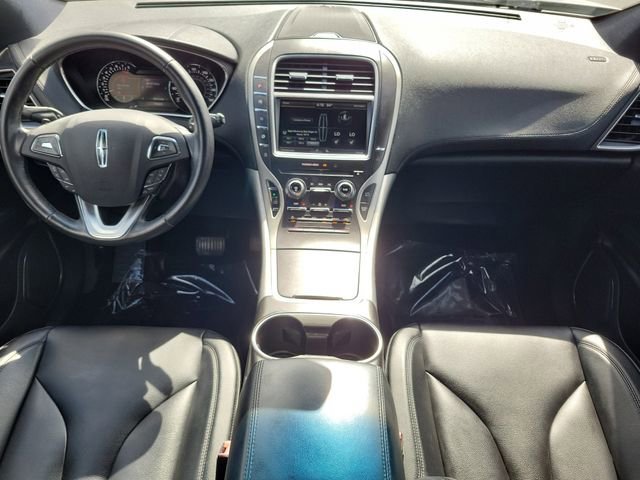Used 2016 White Lincoln Premiere image 14