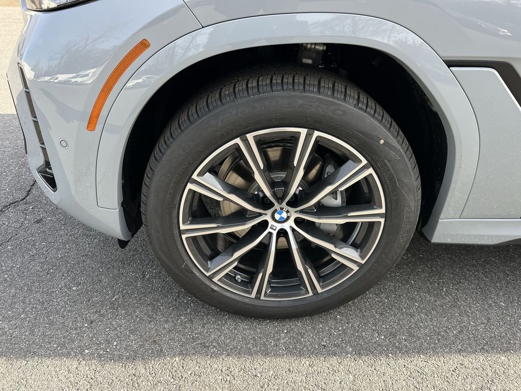 Used 2026 Gray Metallic BMW xDrive40i image 10
