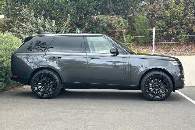 New 2026 Carpathian Grey Land Rover SE image 6