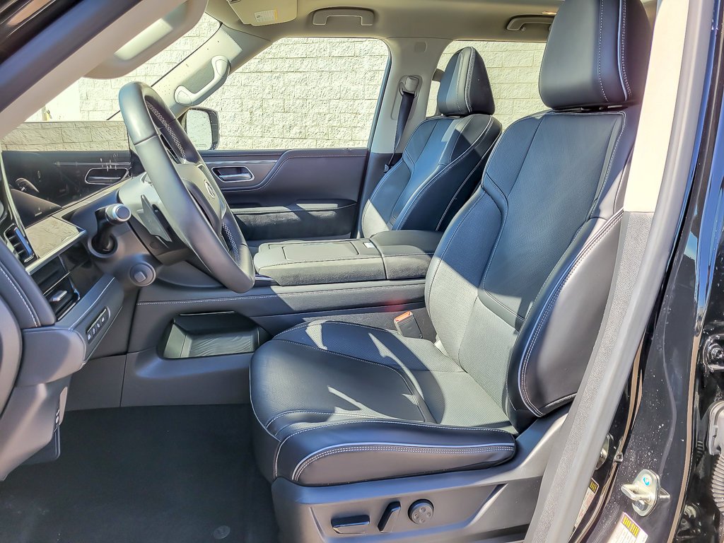 Used 2025 Black Obsidian INFINITI LUXE image 8