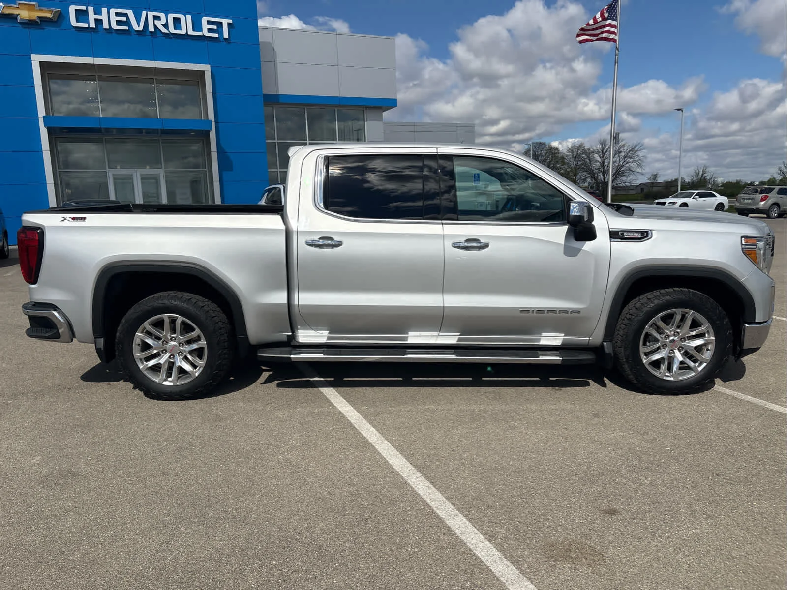 Used 2021 GMC Sierra 1500 SLT with VIN 3GTU9DET3MG201734 for sale in Spring Valley, Minnesota