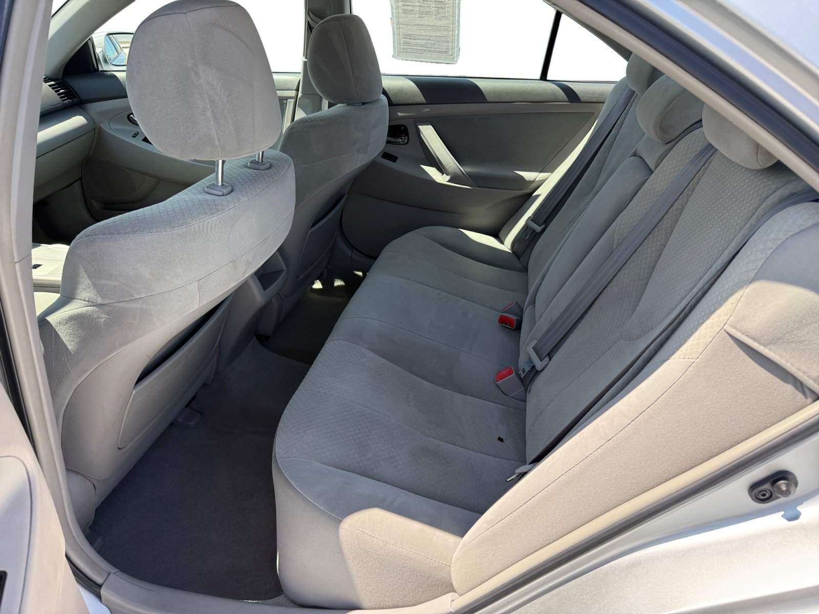 Used 2009 Silver Toyota LE image 16
