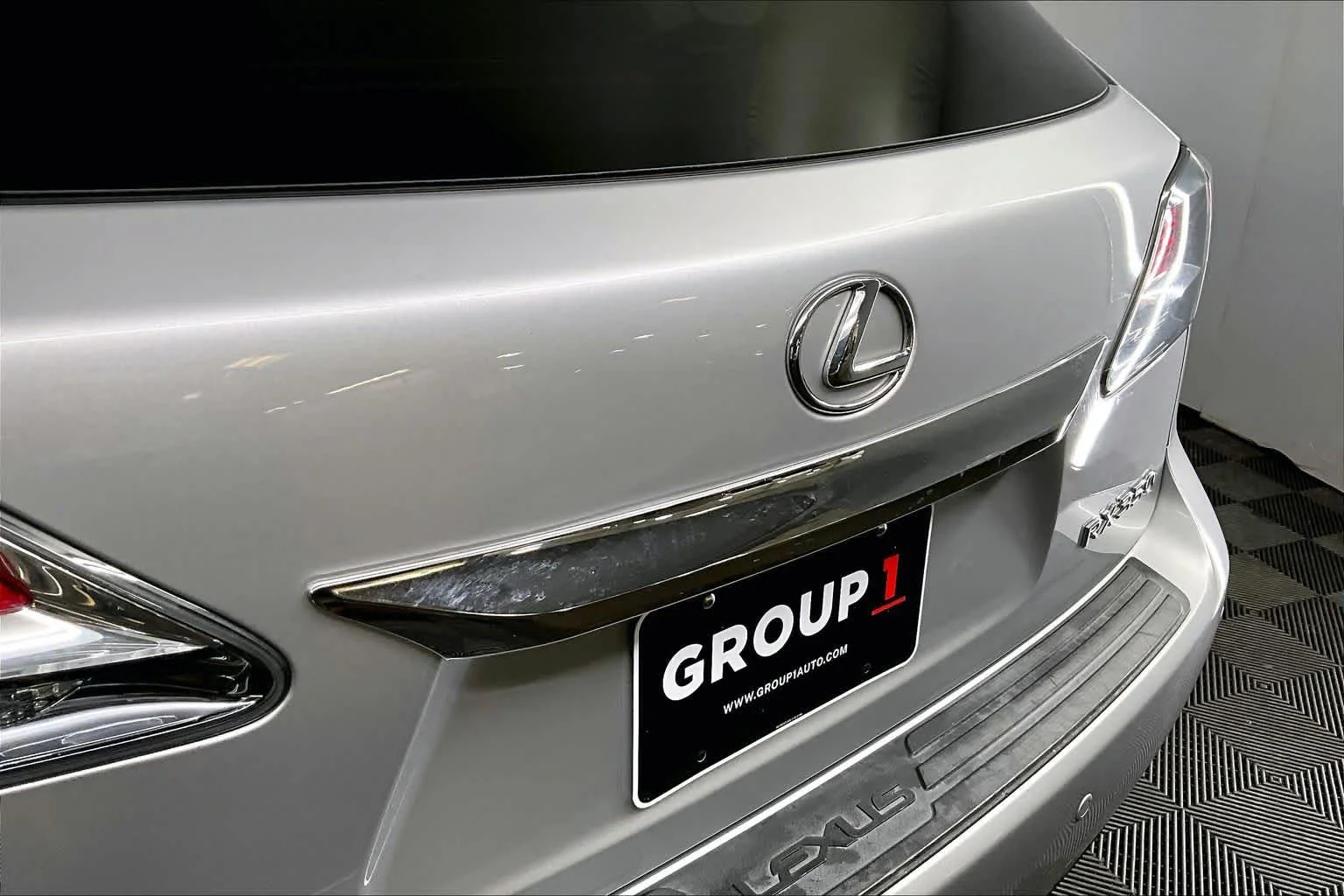 Used 2015 Silver Lining Metallic Lexus  image 31