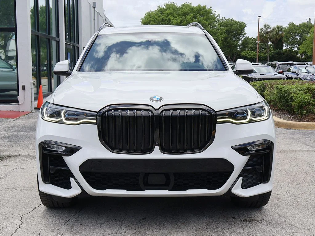 Used 2021 White BMW M50i image 17
