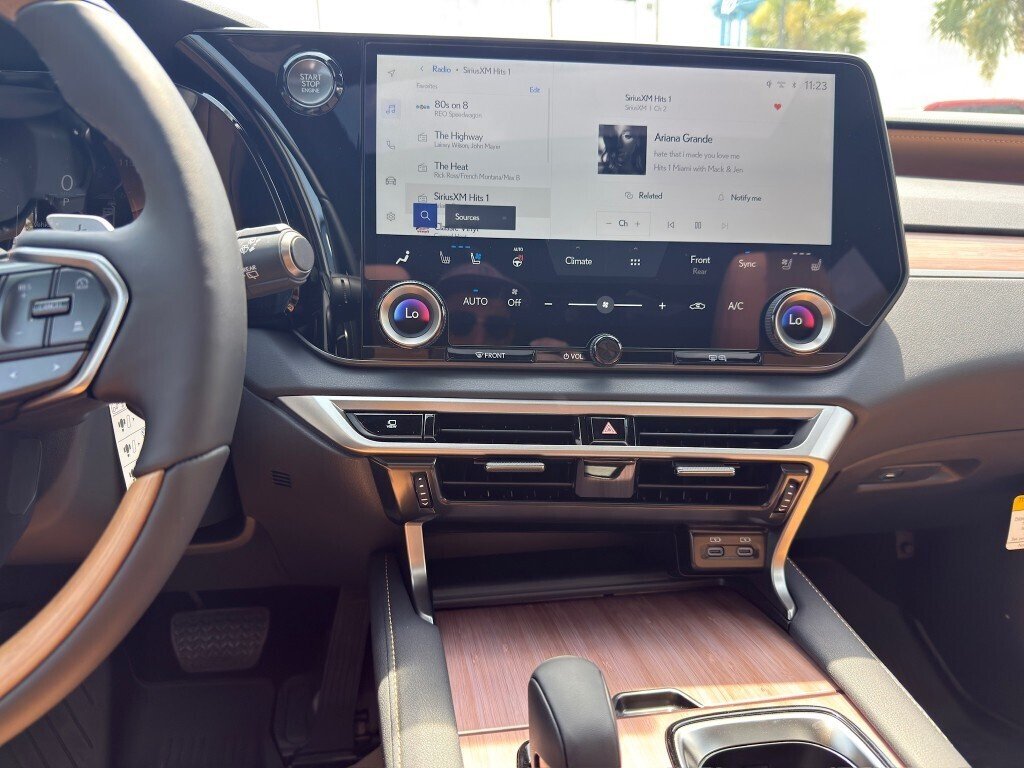 New 2026 Eminent White Pearl Lexus PREMIUM PLUS image 21