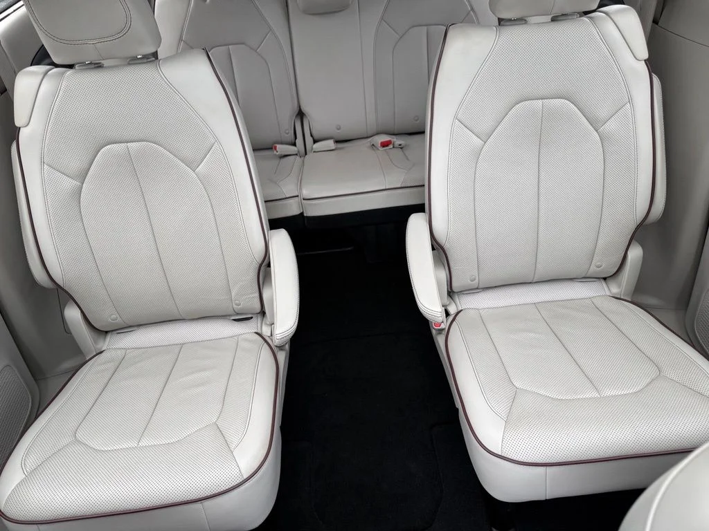 Certified Used 2017 Silver Chrysler Limited image 32