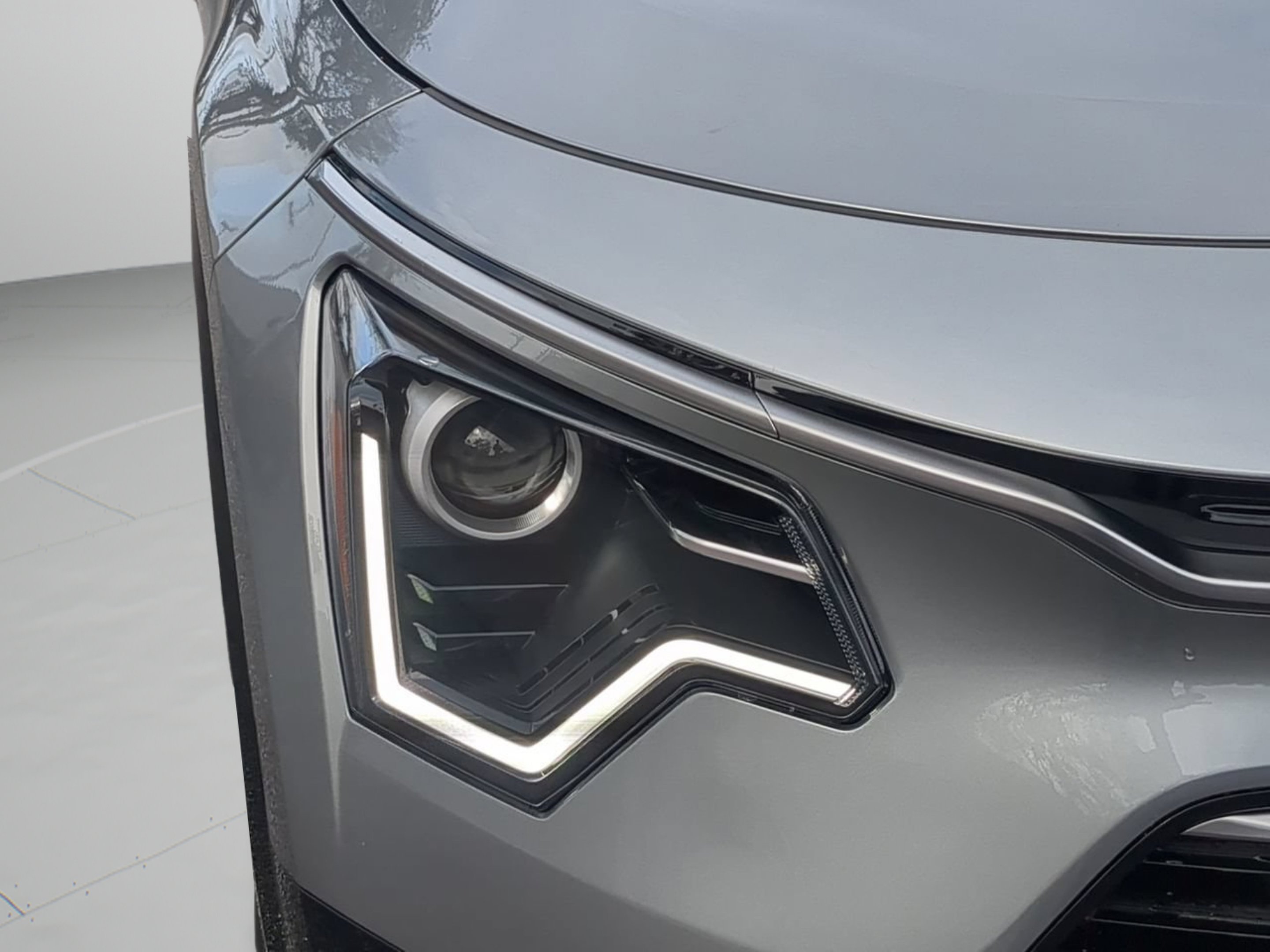 New 2026 Steel Gray Kia SX image 32