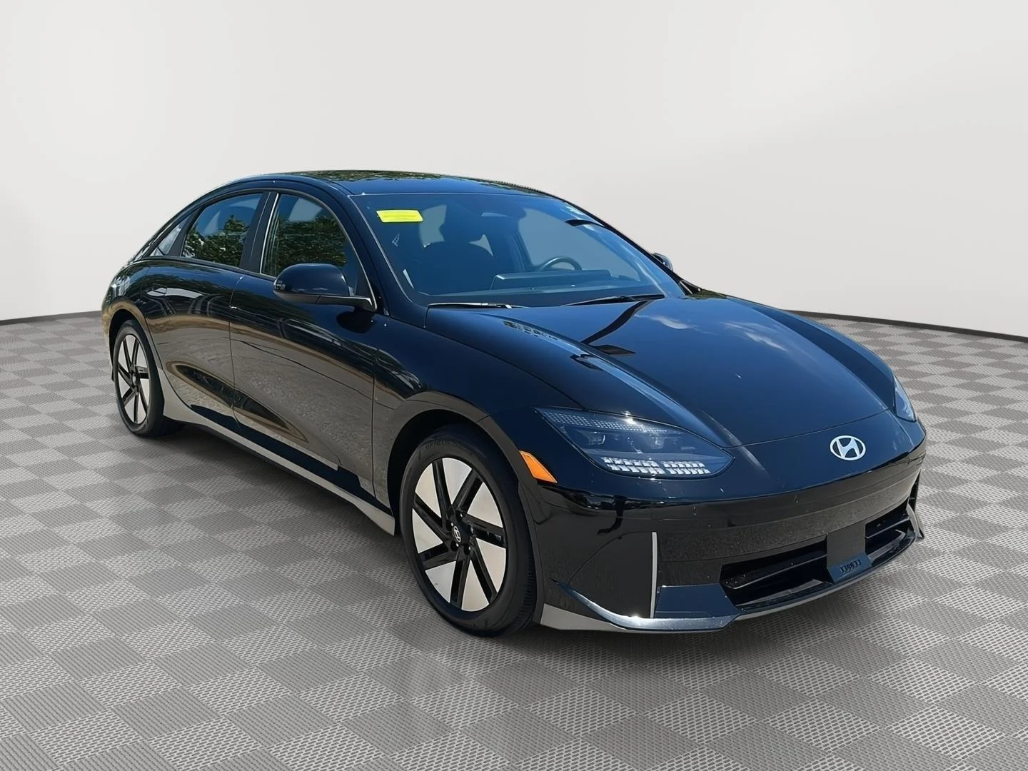 Used 2024 BLACK HYUNDAI SE image 3