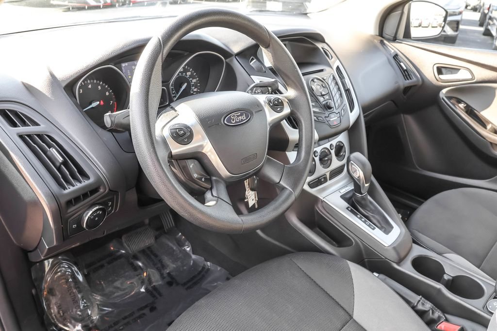 2014 Ford Focus SE photo 3