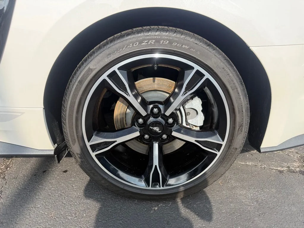 Used 2017 White Ford GT Premium image 30