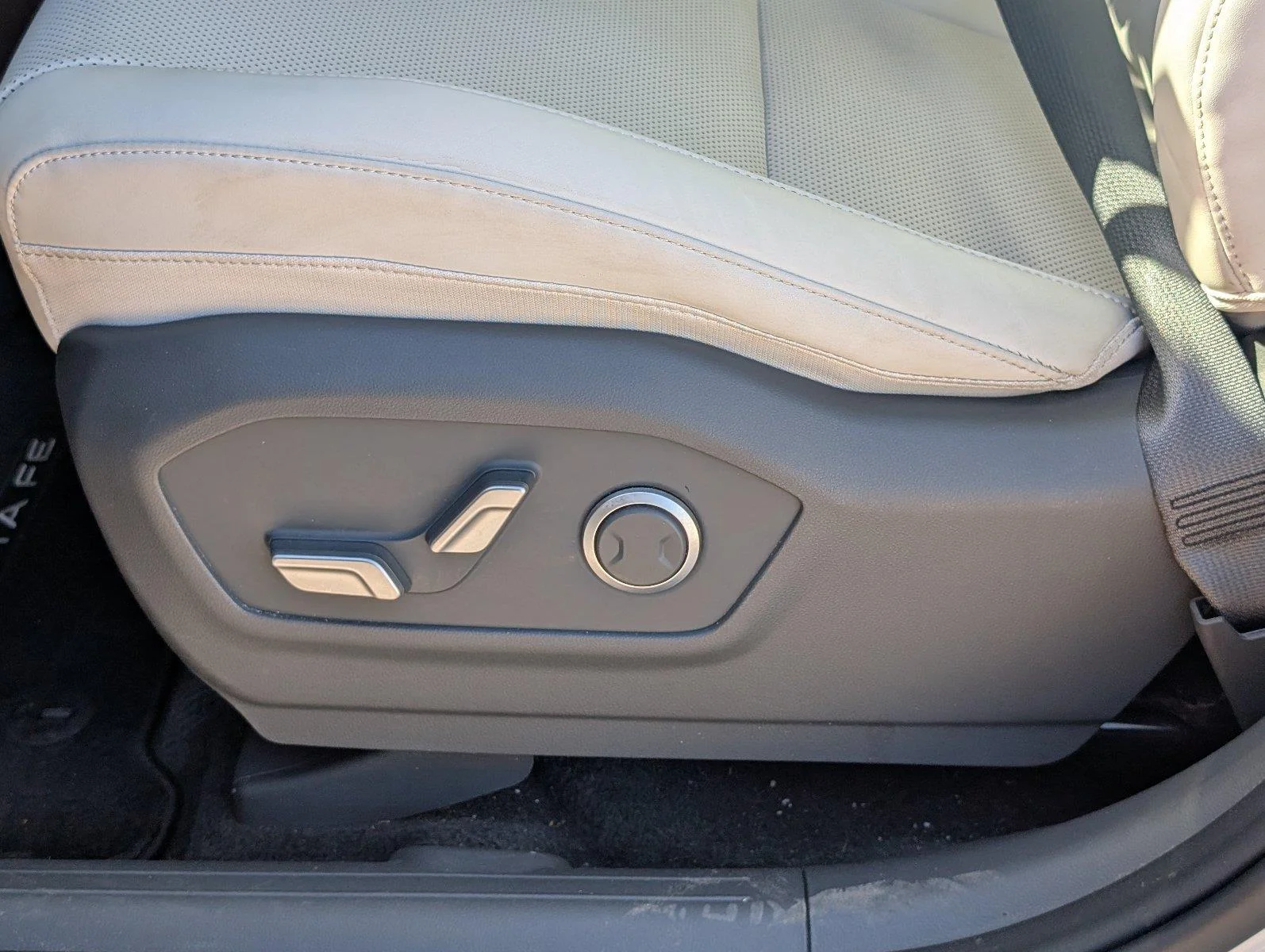 Used 2024 Serenity White Hyundai SEL image 18