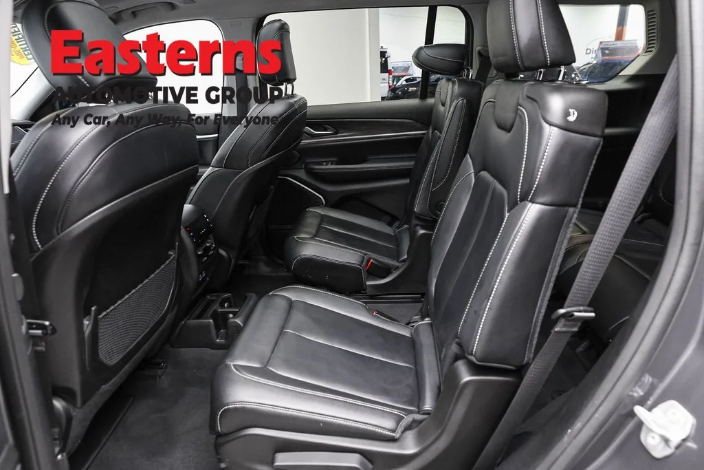 Used 2022 Gray Jeep Limited image 24