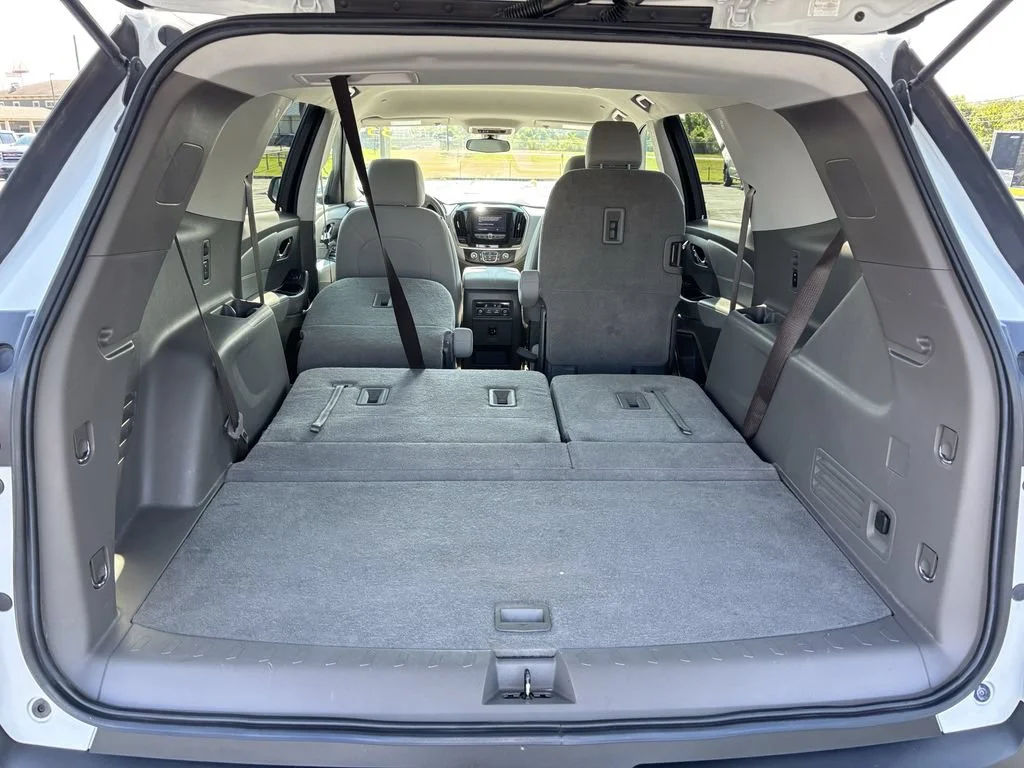 Used 2021 SUMMIT WHITE Chevrolet LT Cloth image 19