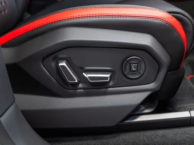 Used 2025 Black Lamborghini SE image 40
