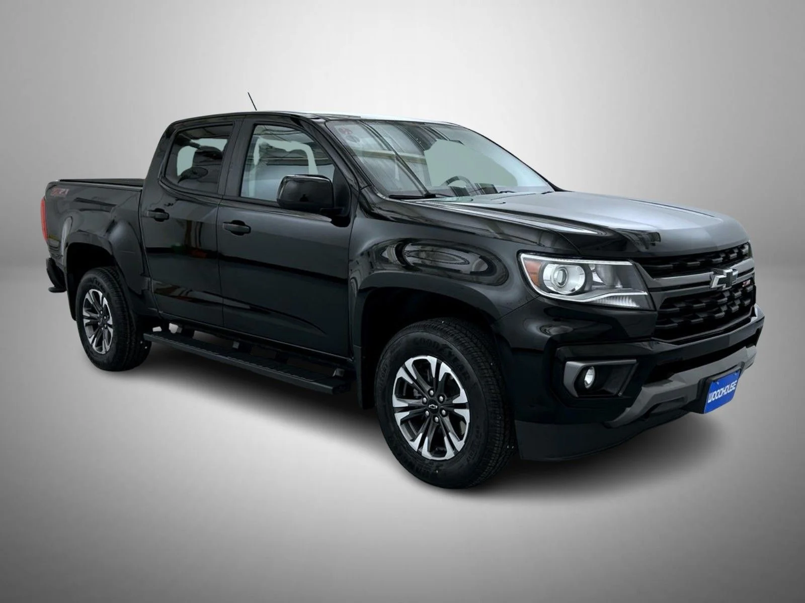 Used 2022 Black Chevrolet Z71 image 3