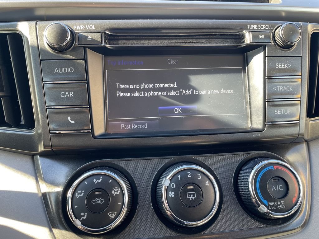 Used 2015 Silver Toyota LE image 19