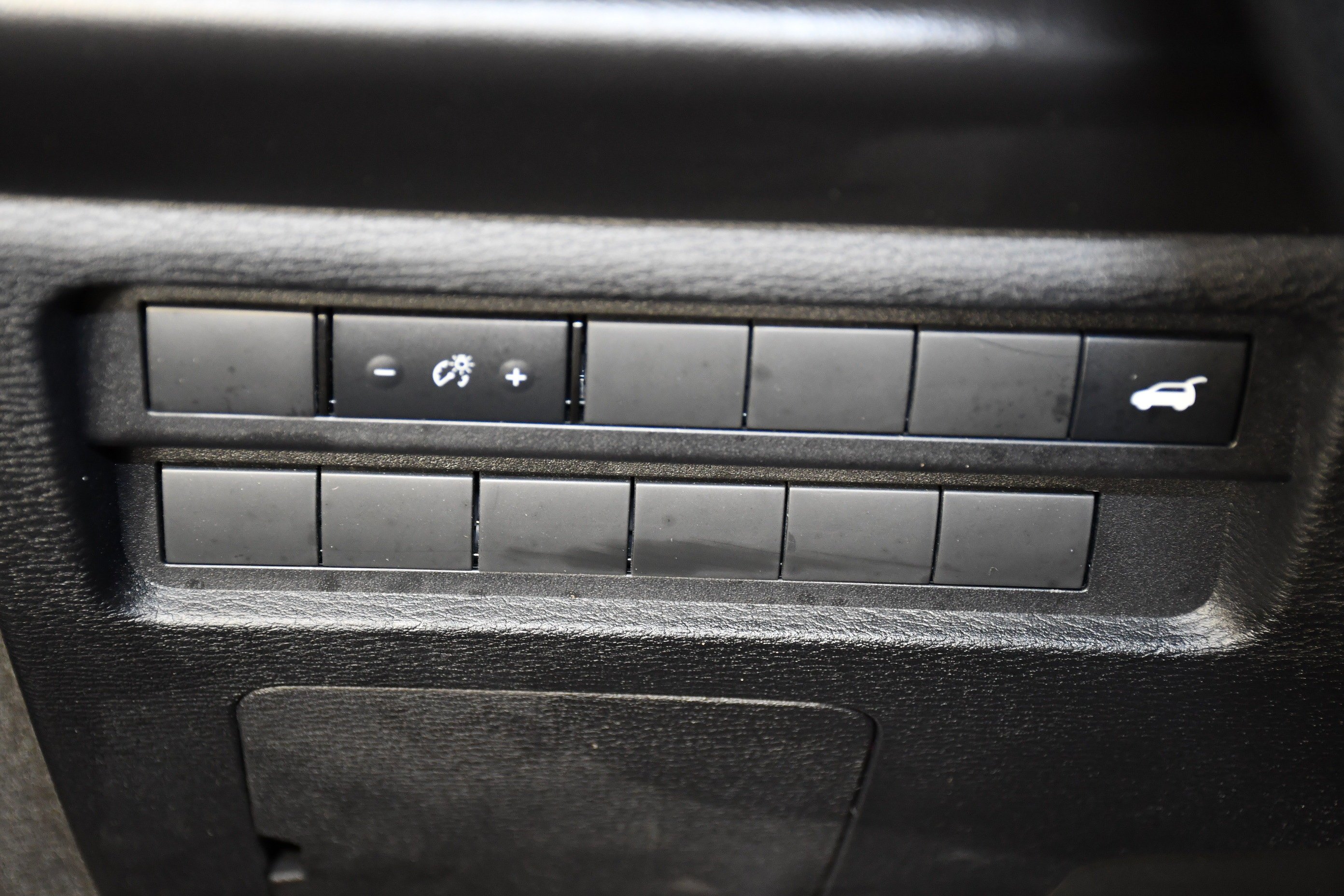Certified Used 2024 Labrador Black Pearl Mitsubishi SE image 32