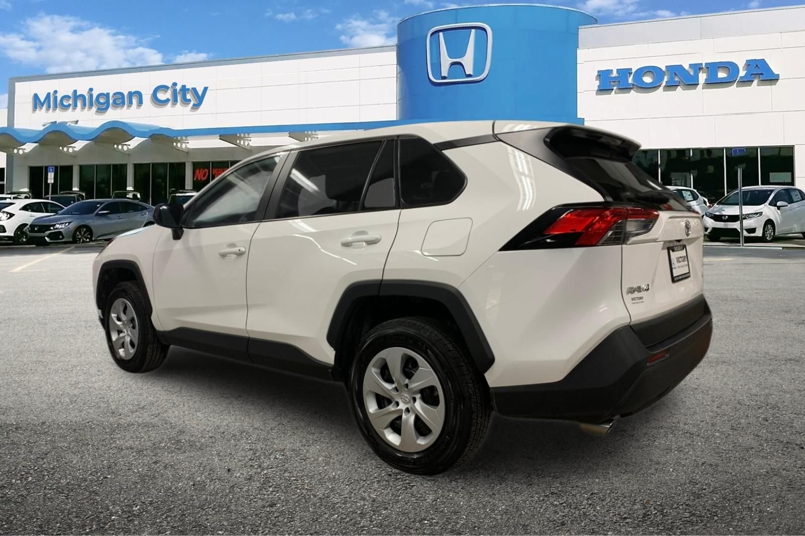 Used 2025 White Toyota LE image 3
