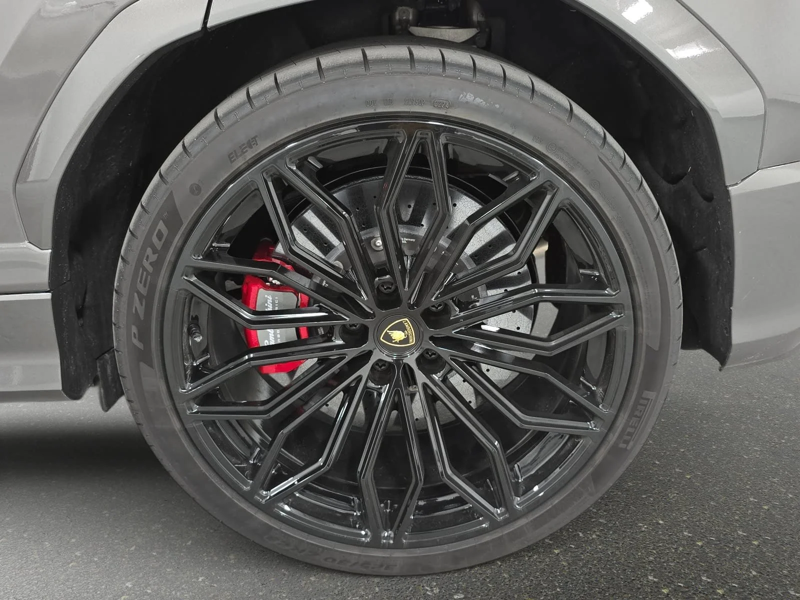 Used 2025 Grigio Keres Metallic Lamborghini SE image 28