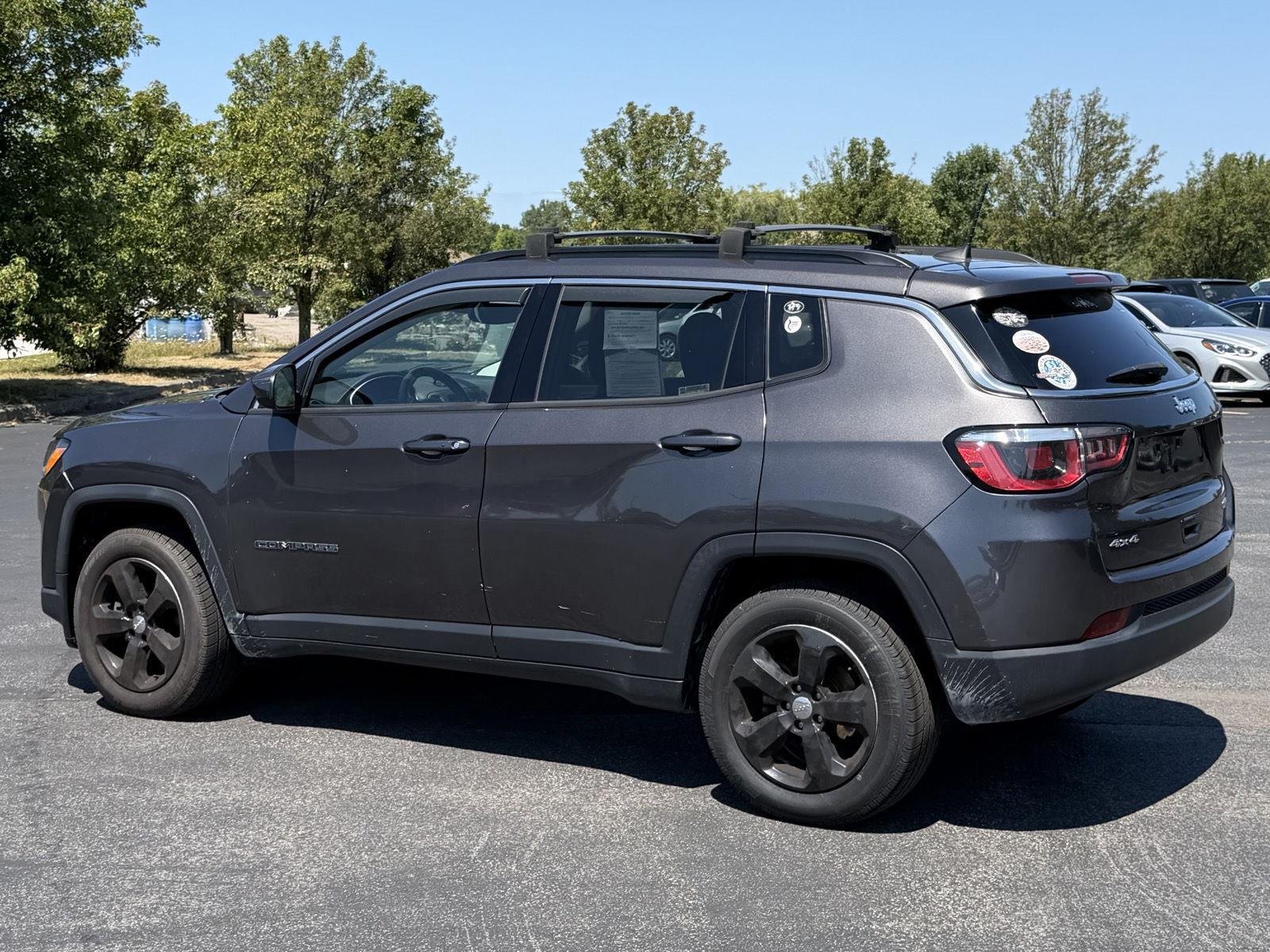 Used 2019 Granite Crystal Metallic Clearcoat Jeep Latitude image 5