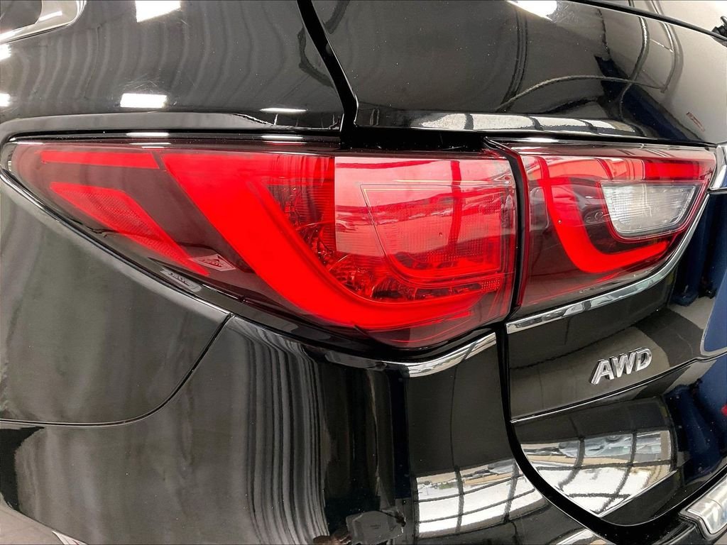 Used 2019 Black INFINITI LUXE image 35