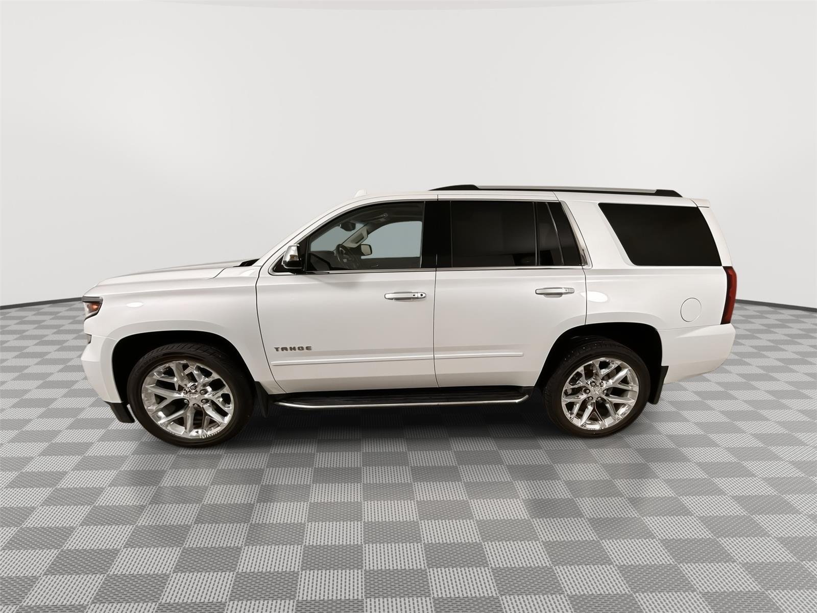 Used 2019 Iridescent Pearl Tricoat Chevrolet Premier image 12