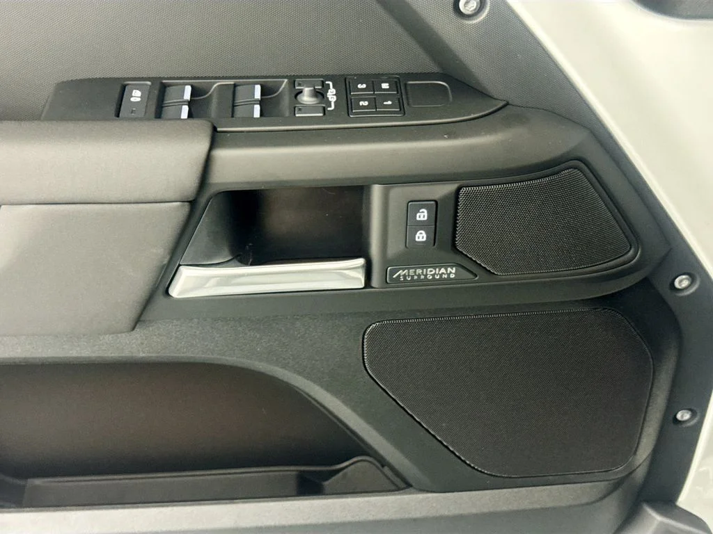 New 2026 Fuji White Land Rover X-Dynamic SE image 17