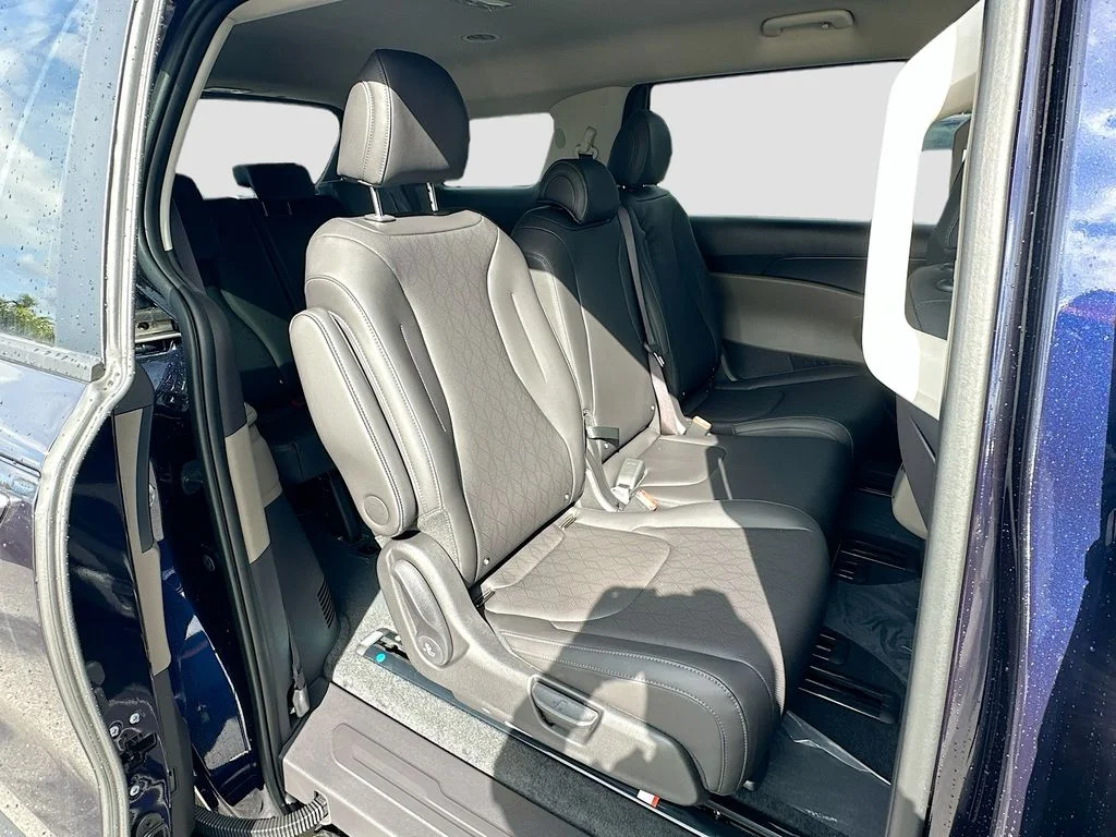 2026 Kia Carnival LXS - Photo 28