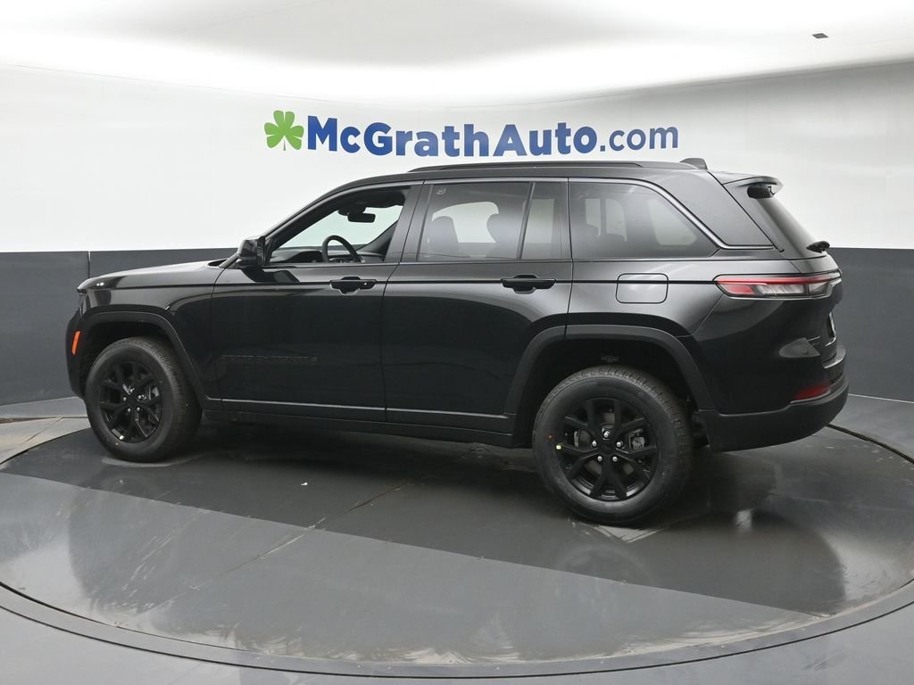 New 2026 Diamond Black Crystal Pearlcoat Jeep Altitude image 22