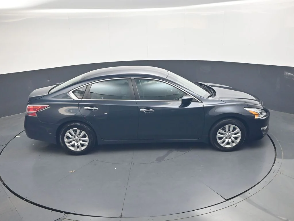 Used 2015 Storm Nissan 2.5 S image 25