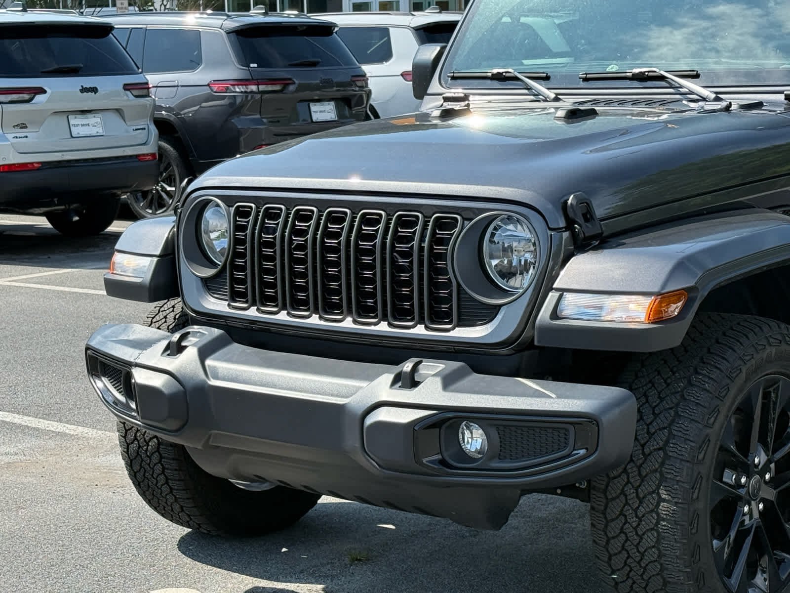 Used 2025 Granite Crystal Metallic Clearcoat Jeep Nighthawk image 9