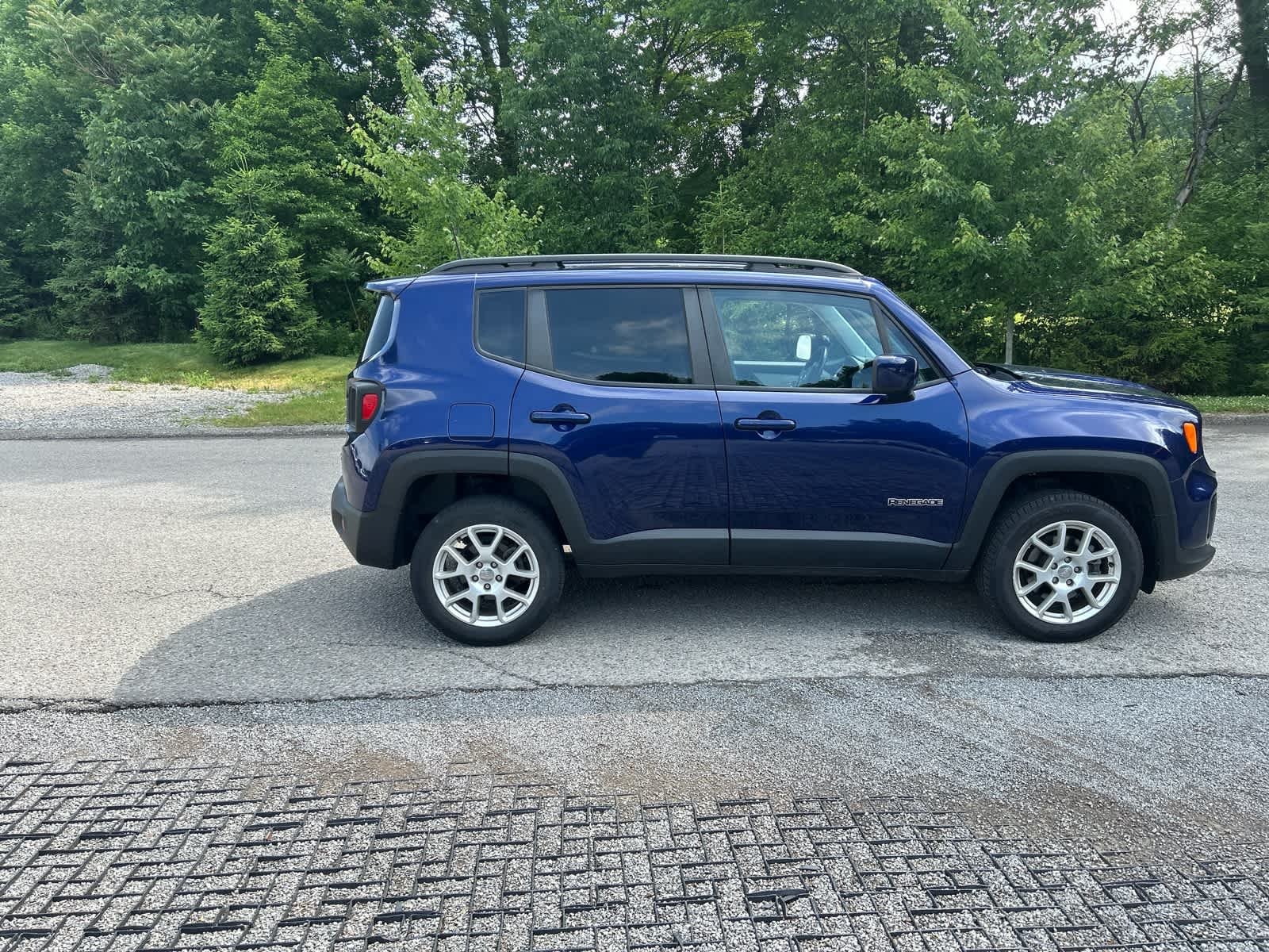 Used 2020 Jetset Blue Clearcoat Jeep Latitude image 8