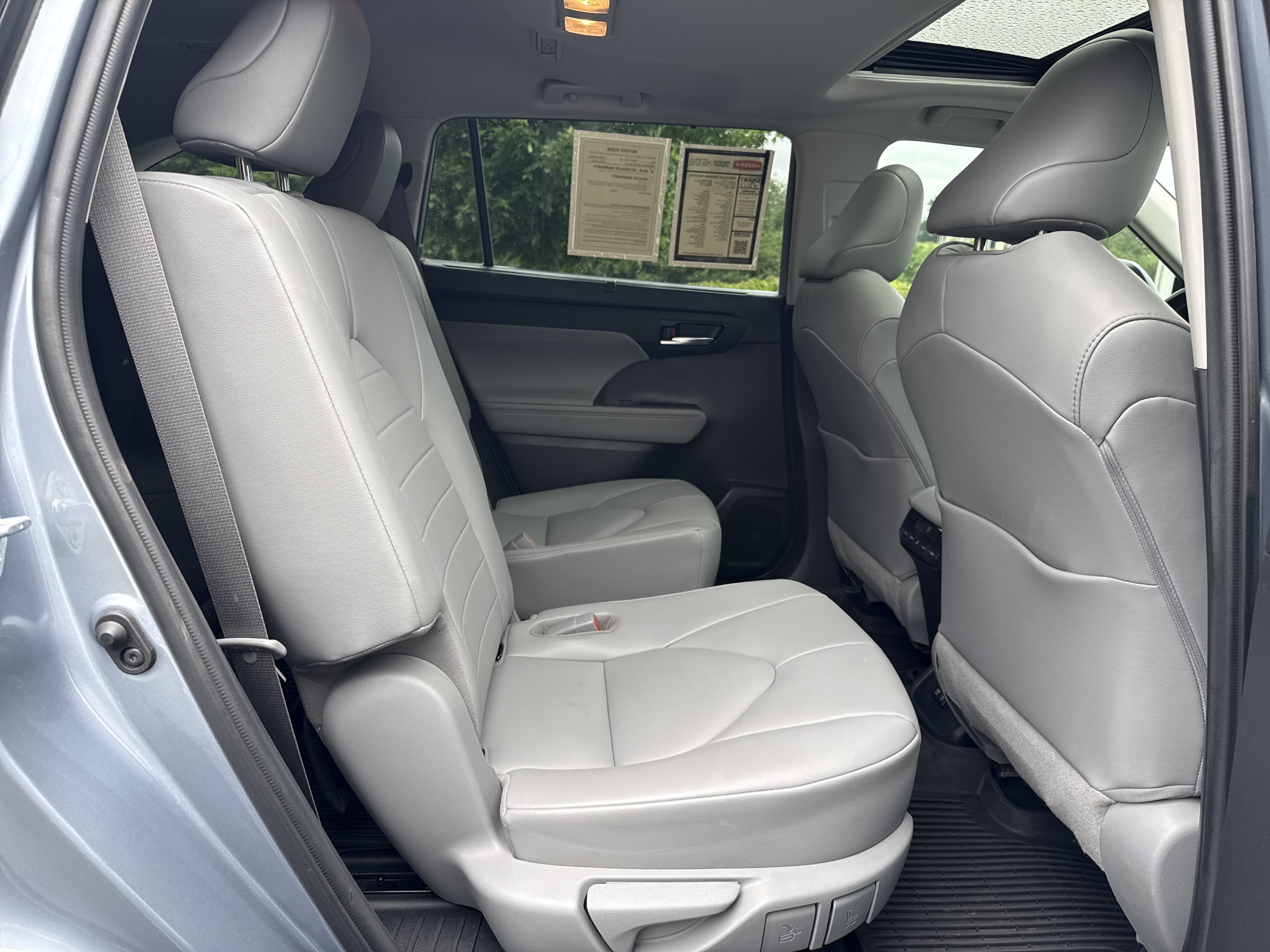 Used 2020 Moon Dust Toyota Hybrid XLE image 22