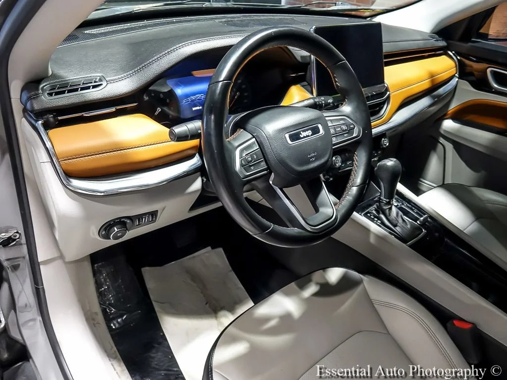 Used 2022 Gray Jeep Limited image 13
