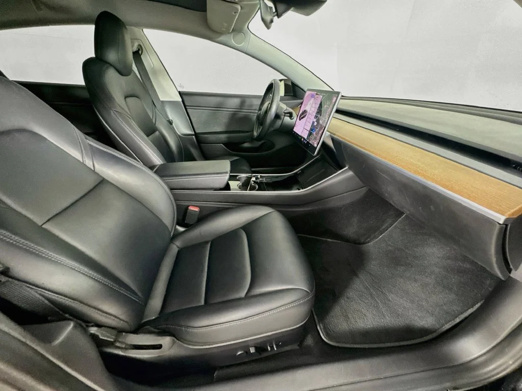 Used 2019 Solid Black Tesla Long Range image 35