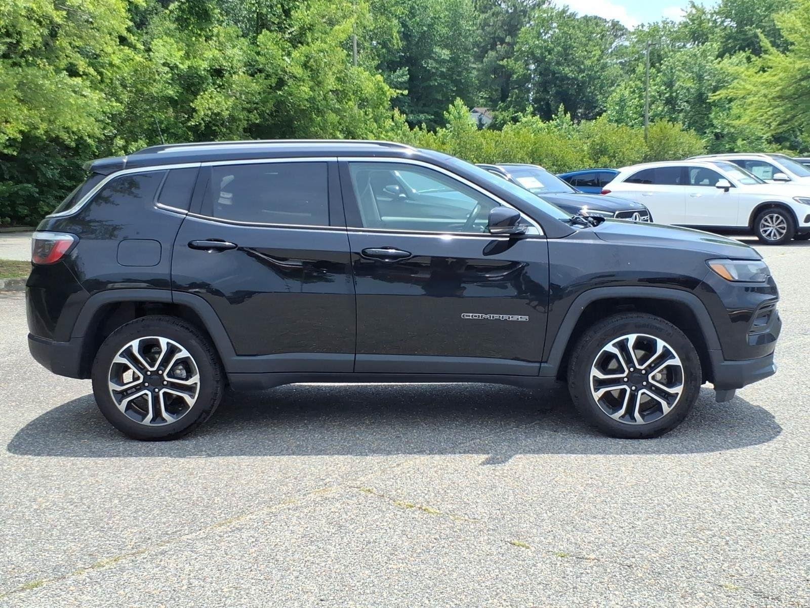 Used 2022 Diamond Black Crystal Pearlcoat Jeep Limited image 8