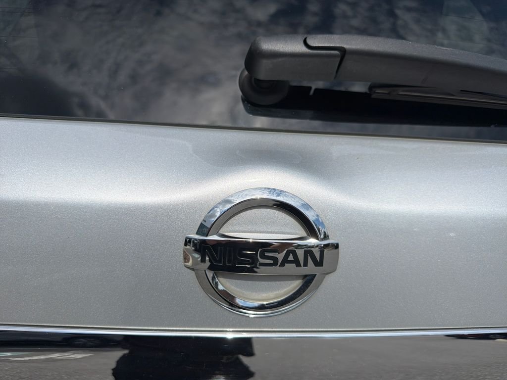 Used 2020 Silver Nissan SL image 11