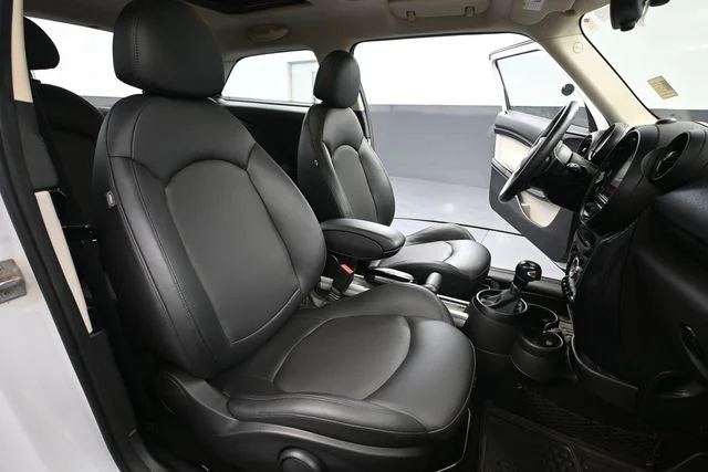 Used 2014 White MINI Paceman image 35