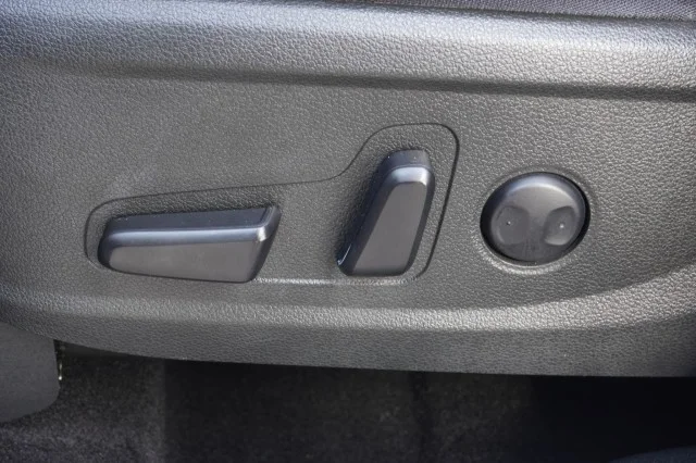 Used 2023  Hyundai SEL image 18
