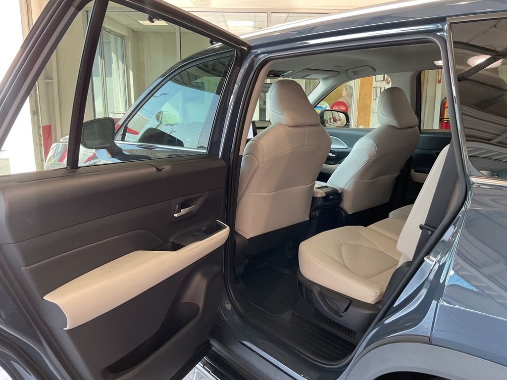 Used 2025 White Toyota XLE image 30