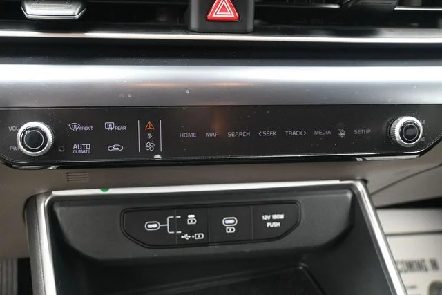 Certified Used 2025 Metal Kia LXS image 12