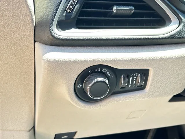 Used 2021 White Chrysler LXI image 33