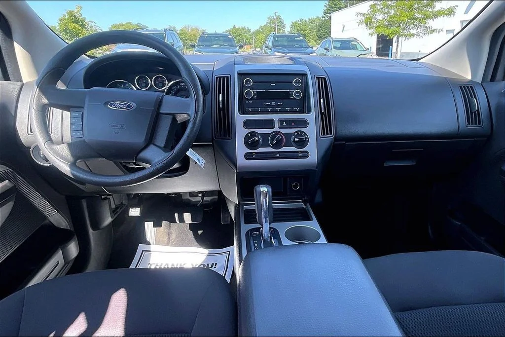 Used 2010  Ford SE image 13