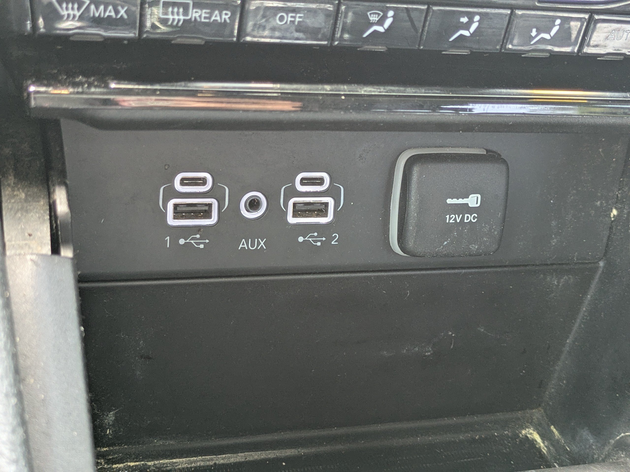 Used 2024 Bright White Clearcoat Jeep Limited image 25
