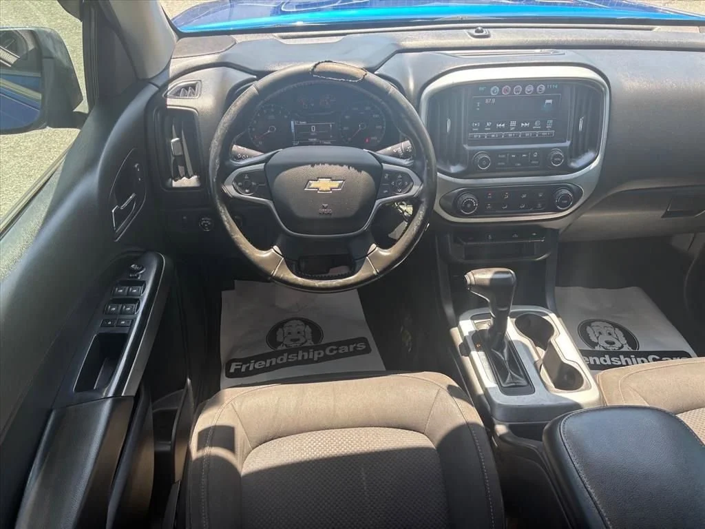 Used 2018 KINETIC BLUE METALLIC Chevrolet 4WD LT image 3